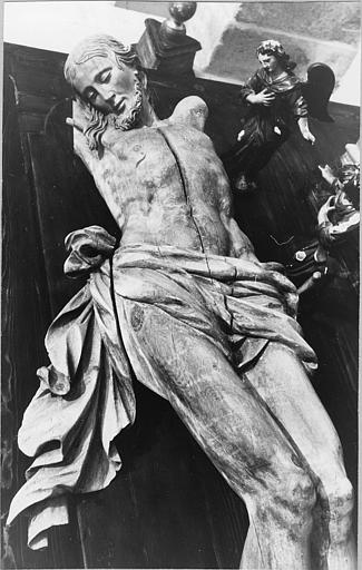 Statue : 'Christ en croix', bras et croix manquants, bois sculpté