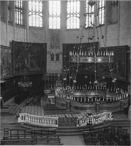 Vue générale du choeur et de ses stalles