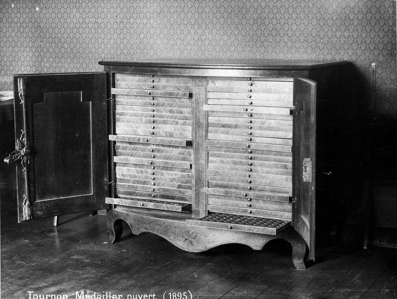 médaillier, vue générale - © Ministère de la Culture (France), Médiathèque du patrimoine et de la photographie (objets mobiliers), tous droits réservés