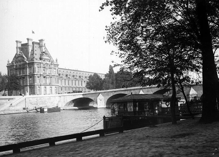 Le Pavillon de Flore et le pont vus des quais