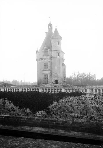 Vue générale de la tour des Marques