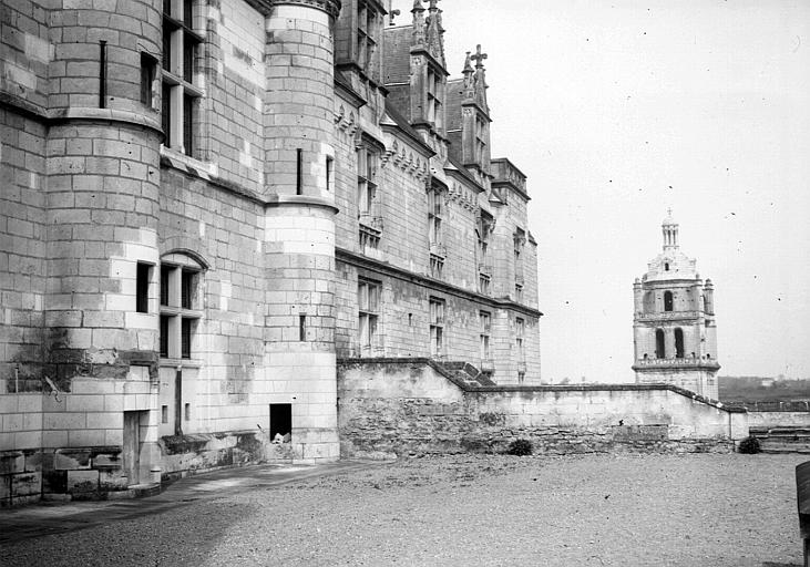 Logis Royal : Façade est et terrasse