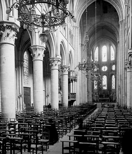 Intérieur, nef vers le choeur