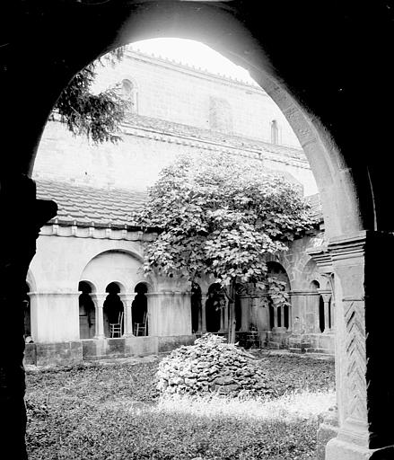 Cloître, jardins