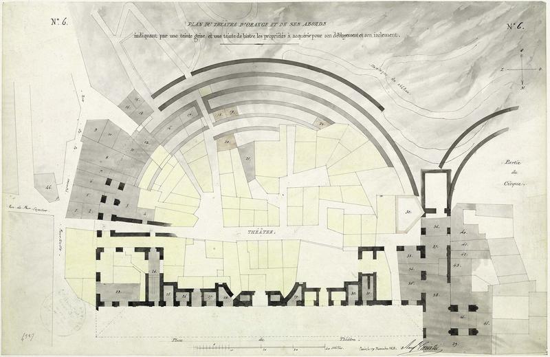 Théâtre antique : plan du théâtre et des abords avec indication des propriétés à acquérir