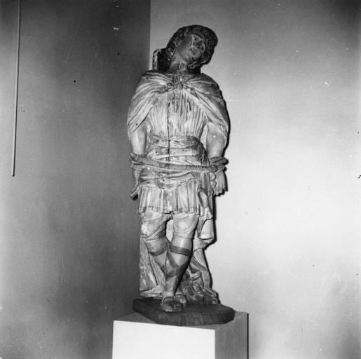 statue : saint Sébastien, bois polychrome, exposé au musée de l'Ardenne