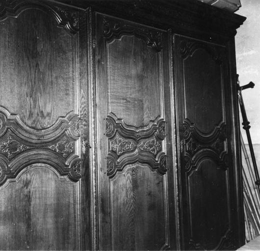 armoire à trois corps, bois