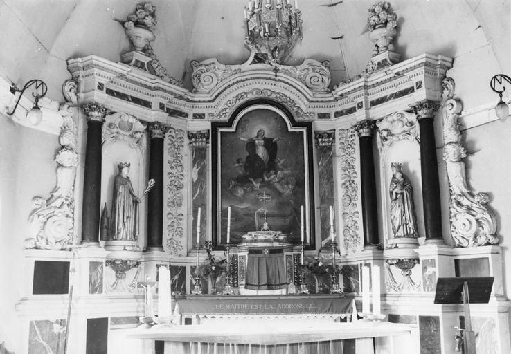 maître-autel et retable peint : L'Assomption et statues : Vierge à l'Enfant, sainte Catherine, bois peint, marbre