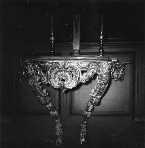 console, bois doré, plateau de marbre gris - © Ministère de la Culture (France), Médiathèque du patrimoine et de la photographie (objets mobiliers), tous droits réservés