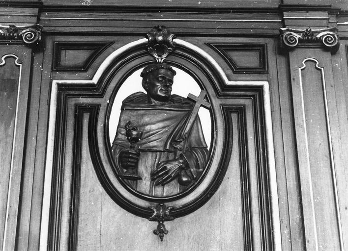 stalles, lambris de revêtement : saint Louis Bertrand, médaillon en bois sculpté à fond peint en or