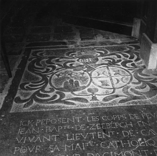 plaque funéraire de Jean-Baptiste de Zeeberg et Anne-Catherine Dumenil, pierre noire - © Ministère de la Culture (France), Médiathèque du patrimoine et de la photographie (objets mobiliers), tous droits réservés