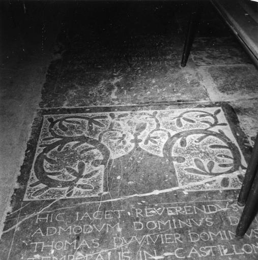 plaque funéraire de Thomas Duvivier, pierre noire - © Ministère de la Culture (France), Médiathèque du patrimoine et de la photographie (objets mobiliers), tous droits réservés