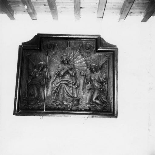 bas-relief : La Vierge aux sept Douleurs, chêne sculpté