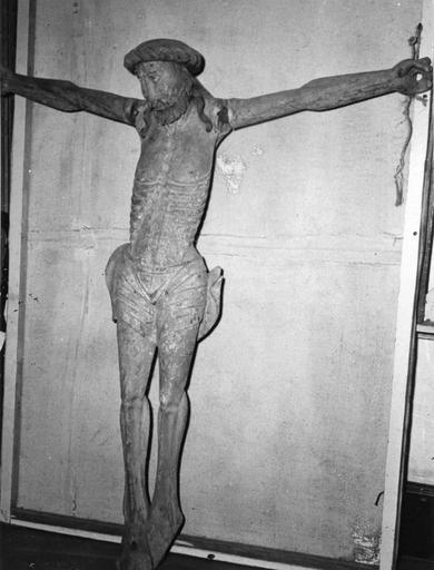 statue : Christ en croix, bois polychrome