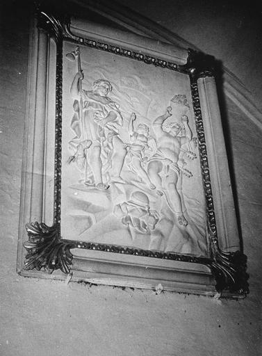 bas-relief, cadre : saint Roch et saint Sébastien, bois blanc et or