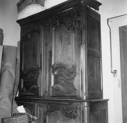 armoire à deux corps, bois