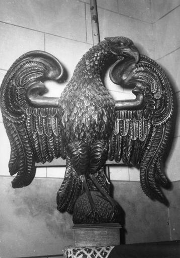 aigle-lutrin, bois peint