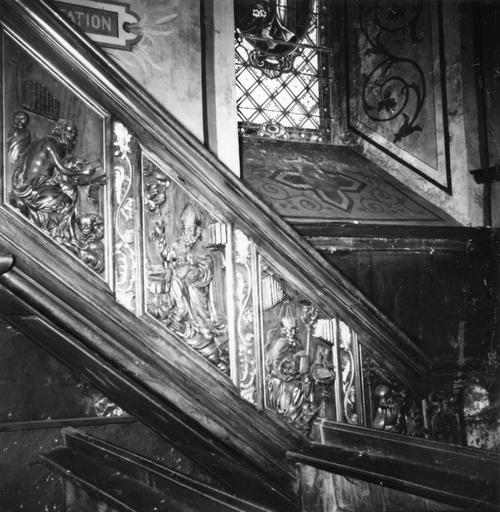 chaire à prêcher, détail de l'escalier, chêne