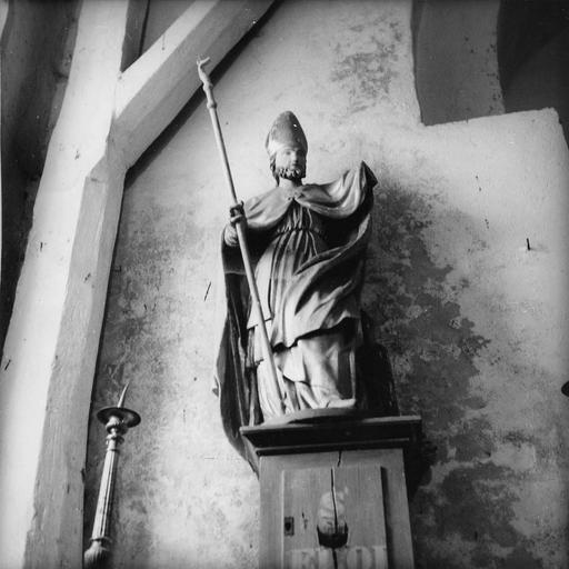 statue : saint Evêque, bois