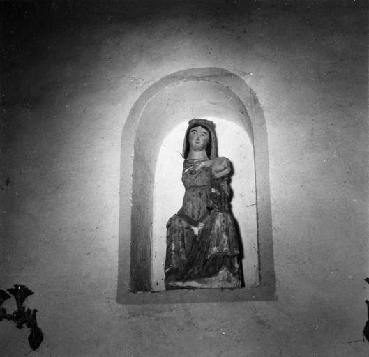 statue : Vierge à l'Enfant, craie peinte