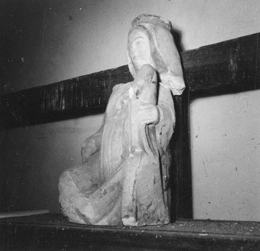 statue : Vierge à l'Enfant, craie peinte