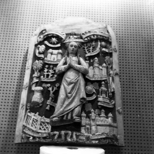 bas-relief : scène de la vie du Christ : La Circoncision, bois polychrome, avant repose