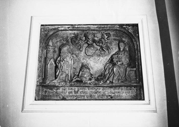 plaque funéraire de Guillaume d'Ivory, pierre sculptée, 1460