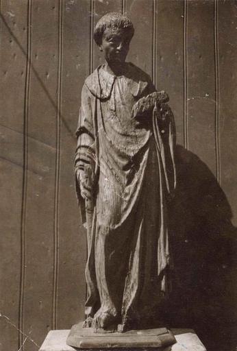 statue de moine (provenant de l'abbaye de Mont-Dieu ?) en dépôt au Presbytère de Tourteron, bois