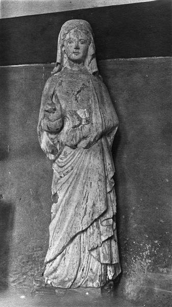 statue : sainte Agathe, vue générale