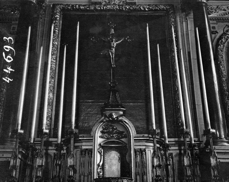 statuette : Christ en croix, vue générale