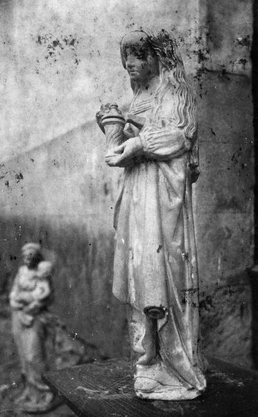 statue : sainte Madeleine, vue générale