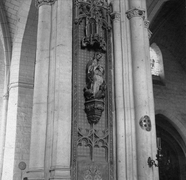 groupe sculpté : sainte Marguerite, vue générale