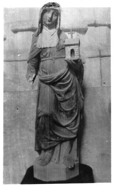 statue : sainte Claire, vue générale