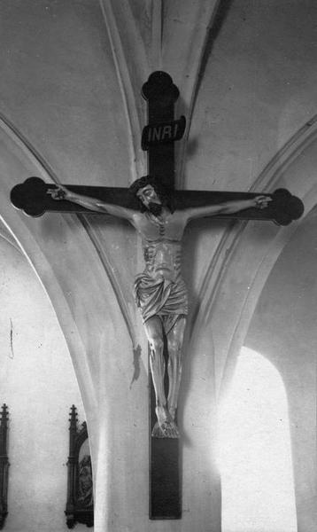 Statue : Christ en croix