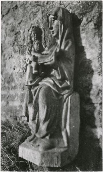 groupe sculpté : sainte Anne assise portant la Vierge et l'Enfant, vue générale