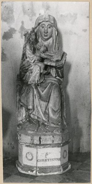 groupe sculpté : sainte Anne assise portant la Vierge et l'Enfant, vue générale