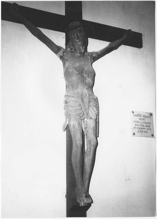statue : Christ en croix