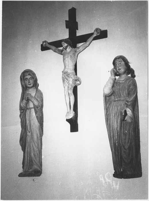 statues (calvaire) : Christ en croix, Vierge et Saint Jean