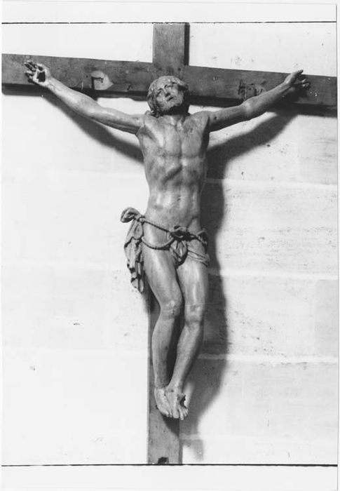 Statue : Christ en croix