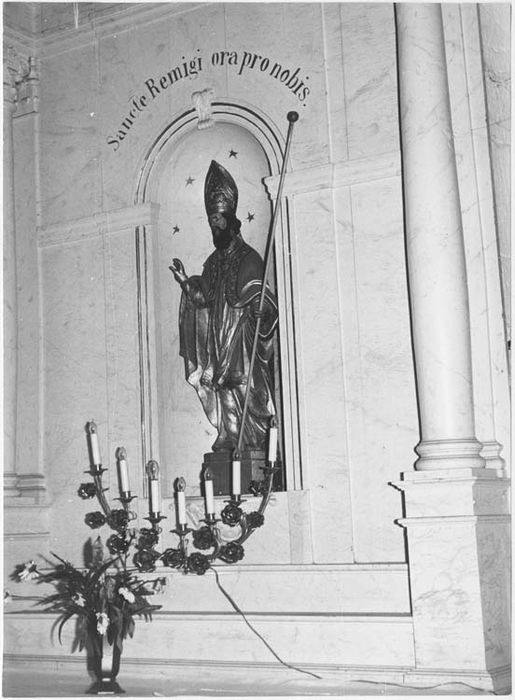 autel latéral, statue : Saint Rémi