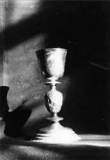 Calice au décor de guirlandes de fleurs, argent - © Ministère de la Culture (France), Médiathèque du patrimoine et de la photographie (objets mobiliers), tous droits réservés
