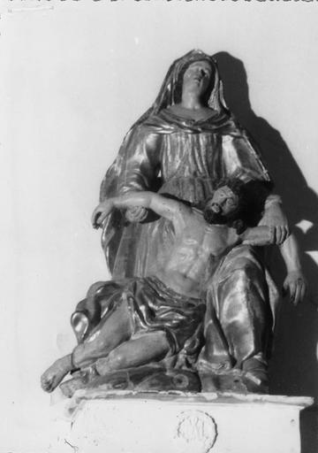 Groupe sculpté : Vierge de Pitié, bois sculpté, peint, doré