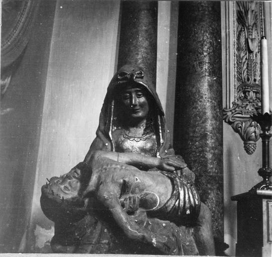 Groupe sculpté : Vierge de Pitié, détail, bois sculpté, peint, doré - © Ministère de la Culture (France), Médiathèque du patrimoine et de la photographie (objets mobiliers), tous droits réservés