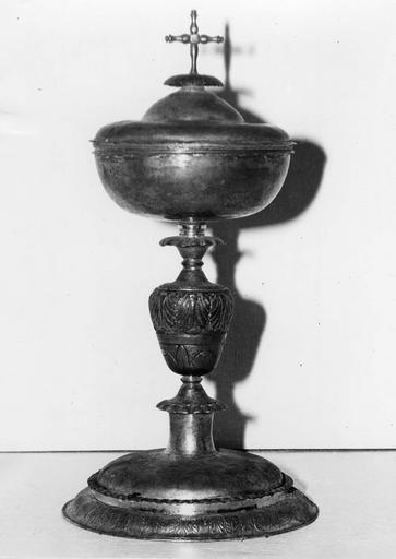 Ciboire au noeud et au pied ornés de frises de feuilles, argent, argent doré - © Ministère de la Culture (France), Médiathèque du patrimoine et de la photographie (objets mobiliers), tous droits réservés