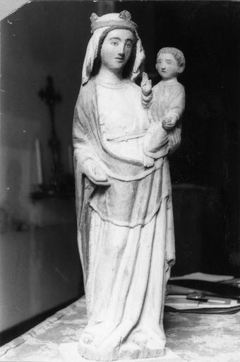 Groupe sculpté : Vierge à l'Enfant, bois sculpté, peint