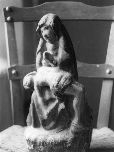 Groupe sculpté : Vierge de Pitié, bois sculpté, peint ; oeuvre volée