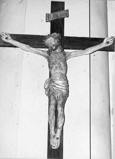 Statue : Christ en croix, bois sculpté et peint - © Ministère de la Culture (France), Médiathèque du patrimoine et de la photographie (objets mobiliers), tous droits réservés