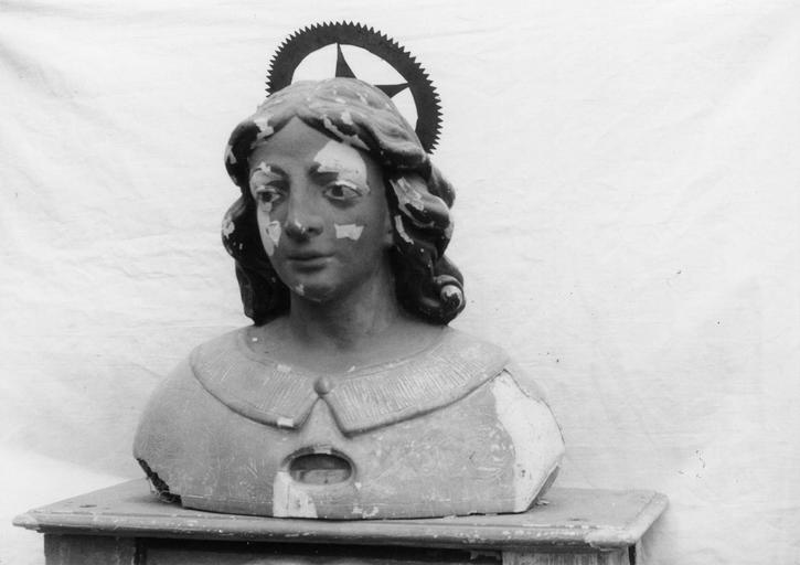 Buste-reliquaire d'un saint non identifié, bois sculpté, peint et doré - © Ministère de la Culture (France), Médiathèque du patrimoine et de la photographie (objets mobiliers), tous droits réservés