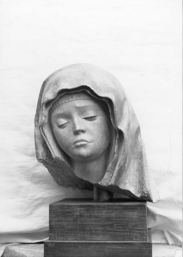 Tête : Vierge de Pitié, grès, sculpté - © Ministère de la Culture (France), Médiathèque du patrimoine et de la photographie (objets mobiliers), tous droits réservés