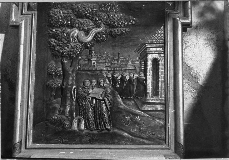 Bas-relief : scène avec des moines bénédictins, épisode de l'ancienne abbaye de Lézat, bois sculpté, peint, doré - © Ministère de la Culture (France), Médiathèque du patrimoine et de la photographie (objets mobiliers), tous droits réservés